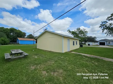 300 Perryman Avenue Palacios TX 77465
