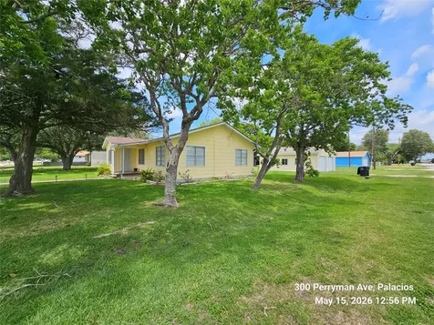 300 Perryman Avenue Palacios TX 77465