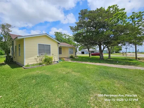 300 Perryman Avenue Palacios TX 77465