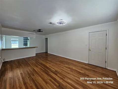 300 Perryman Avenue Palacios TX 77465