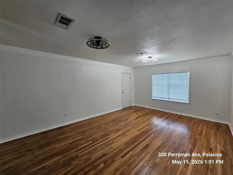 300 Perryman Avenue Palacios TX 77465