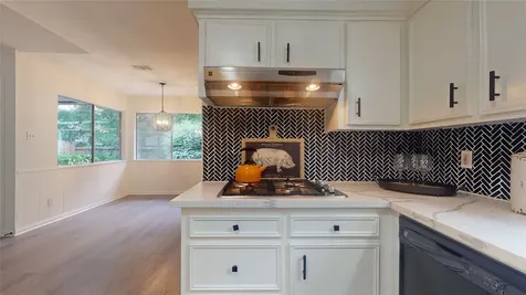 811 Devonport Lane Seabrook TX 77586