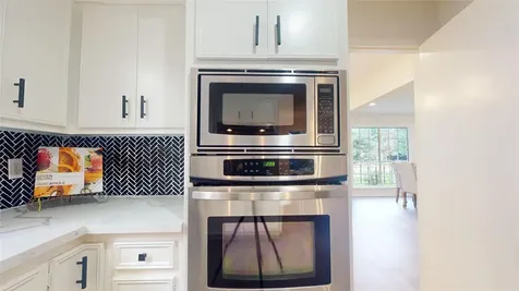 811 Devonport Lane Seabrook TX 77586