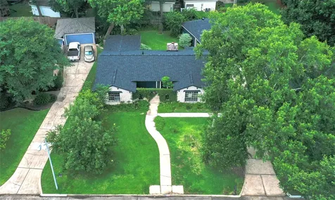 811 Devonport Lane Seabrook TX 77586