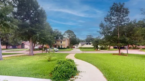 811 Devonport Lane Seabrook TX 77586