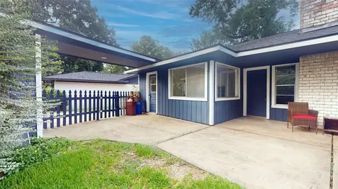 811 Devonport Lane Seabrook TX 77586