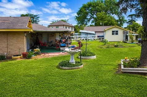 206 Riverside Street Highlands TX 77562
