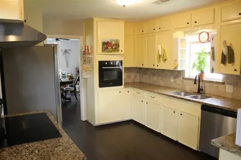 206 Riverside Street Highlands TX 77562