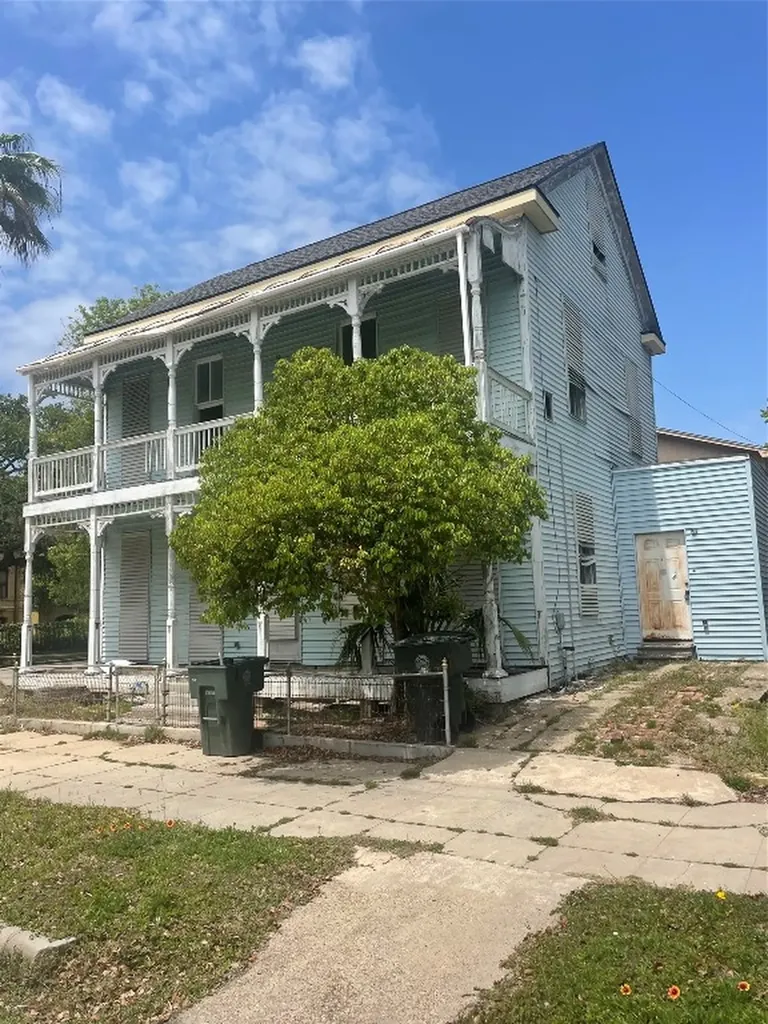 2028 Avenue M 1/2 Galveston TX 77550