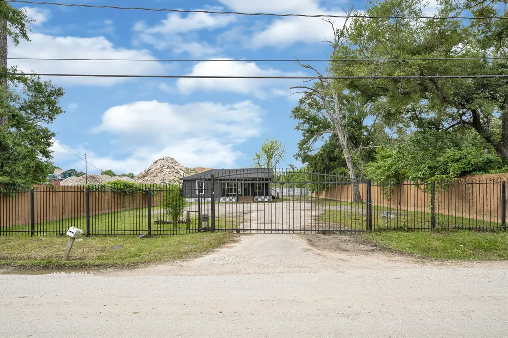2631 Mansfield Street Houston TX 77091