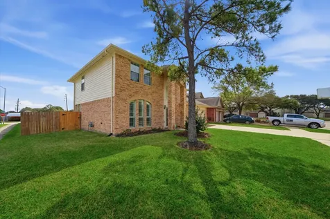 8974 Green Castle Way Houston TX 77095