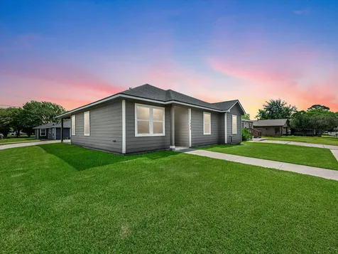 2006 Chesapeake Street Baytown TX 77520