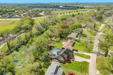 100 Van Winkle Street Lake Jackson TX 77566
