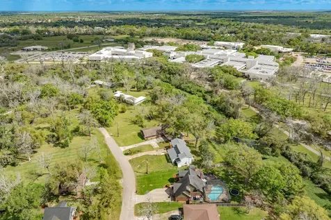 100 Van Winkle Street Lake Jackson TX 77566
