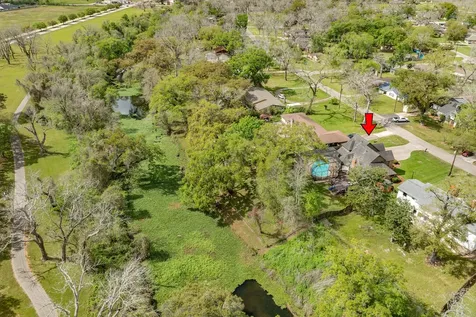 100 Van Winkle Street Lake Jackson TX 77566