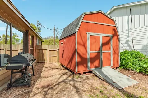 100 Van Winkle Street Lake Jackson TX 77566