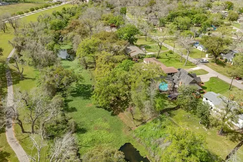 100 Van Winkle Street Lake Jackson TX 77566