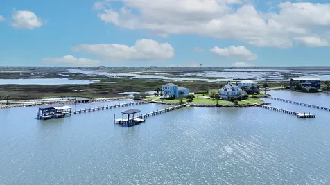 11818 Sportsman Road Galveston TX 77554