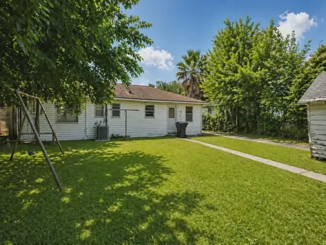 4302 Edison Street Houston TX 77009