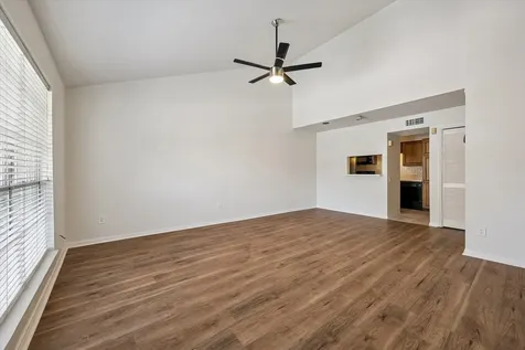 1860 White Oak Drive 384 Houston TX 77009