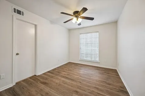 1860 White Oak Drive 384 Houston TX 77009