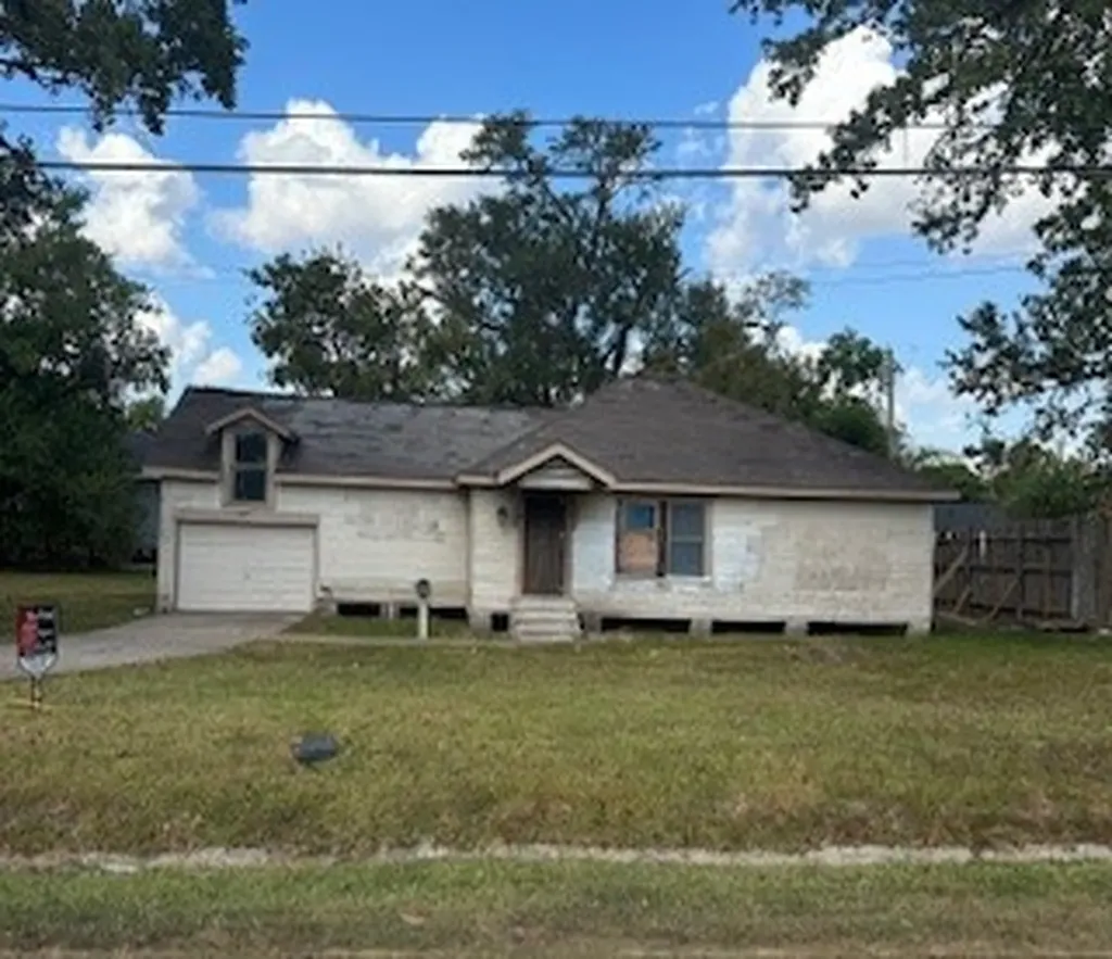 238 Betral Street Houston TX 77022