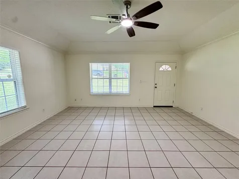 322 Green Leaf Street Huntsville TX 77340