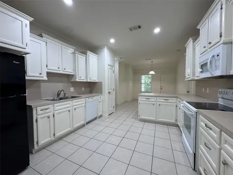 322 Green Leaf Street Huntsville TX 77340