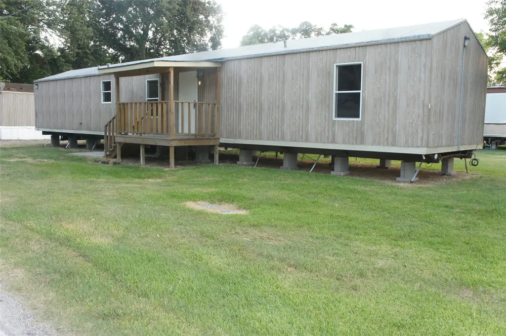 601 Clear Lake Road A Highlands TX 77562