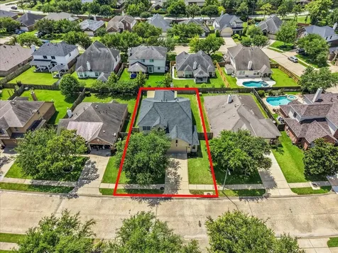 2506 Shady Falls Lane Pearland TX 77584