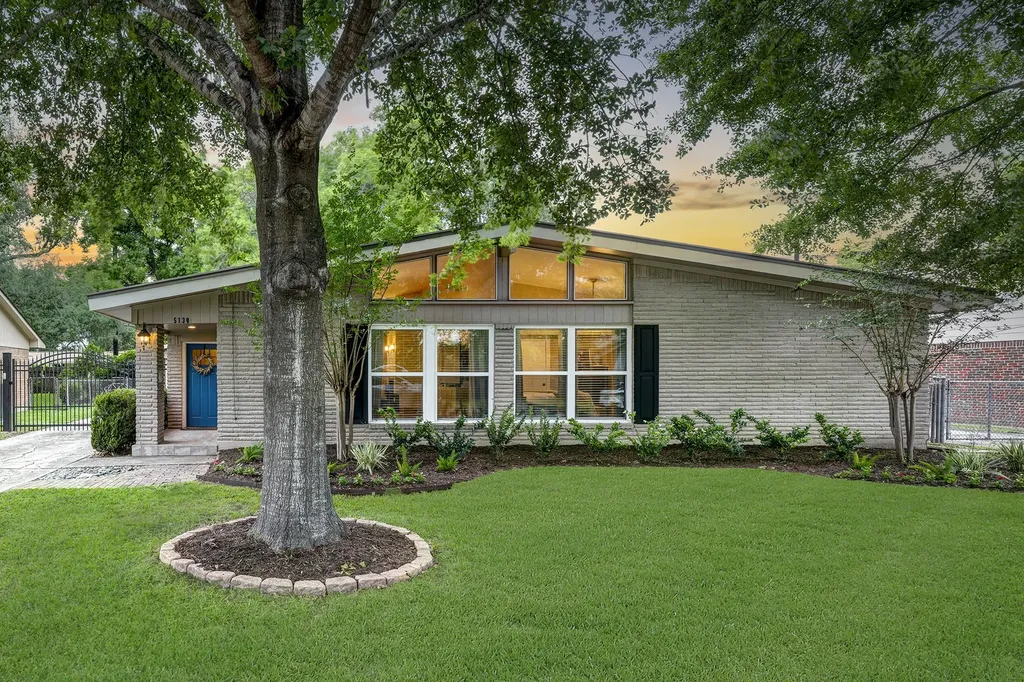 5130 Kingfisher Drive Houston TX 77035