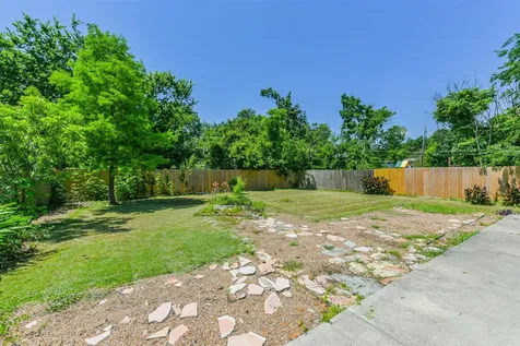 201 Meadowlawn Street Shoreacres TX 77571