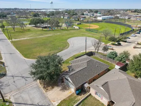 501 Riggs Street Brenham TX 77833