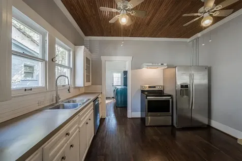 210 Tabor Street Houston TX 77009