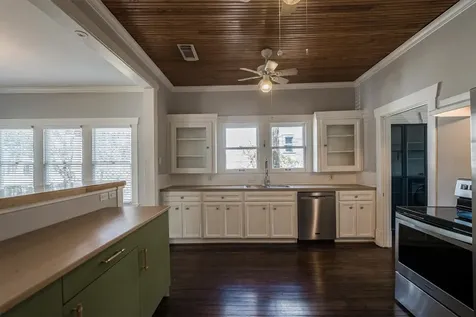 210 Tabor Street Houston TX 77009