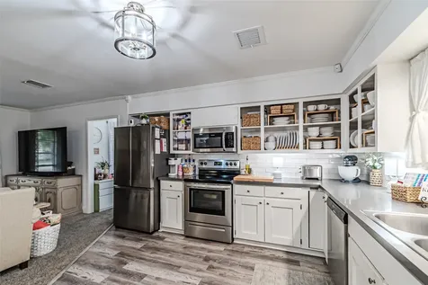 2103 Taylor Street Waller TX 77484