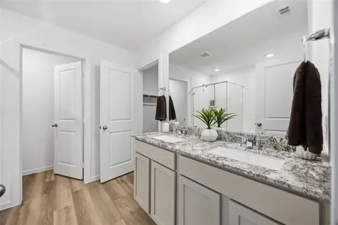5208 Greengrass Willow Way Houston TX 77048