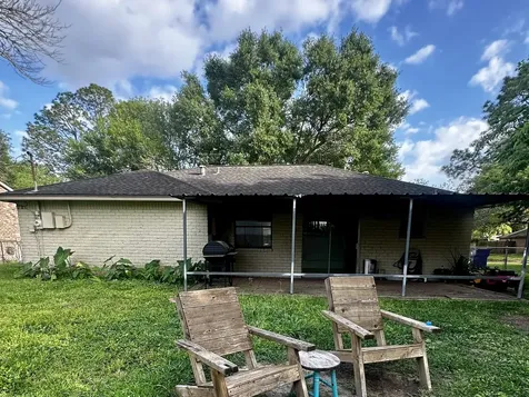 536 Castlelake Drive Friendswood TX 77546