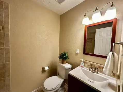 536 Castlelake Drive Friendswood TX 77546