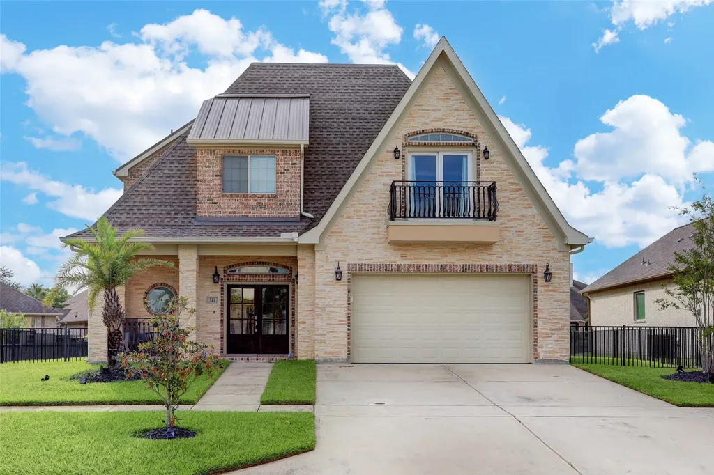 327 Twin Timbers Lane Kemah TX 77565