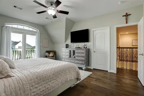 327 Twin Timbers Lane Kemah TX 77565