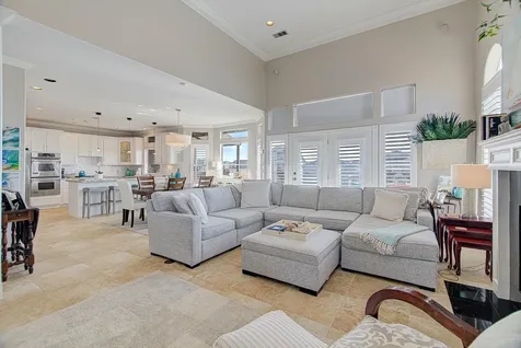 1095 Redfish Street Bayou Vista TX 77563