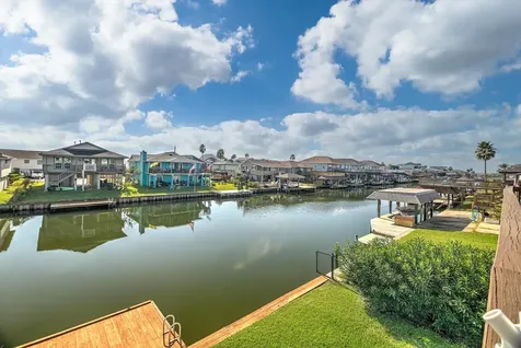 1095 Redfish Street Bayou Vista TX 77563