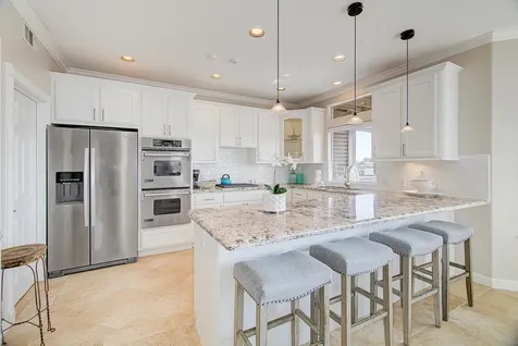 1095 Redfish Street Bayou Vista TX 77563
