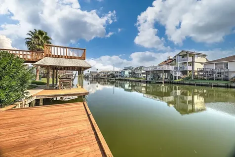 1095 Redfish Street Bayou Vista TX 77563
