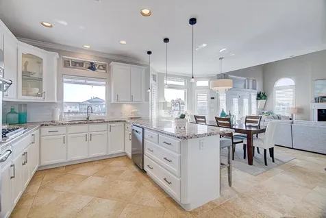 1095 Redfish Street Bayou Vista TX 77563