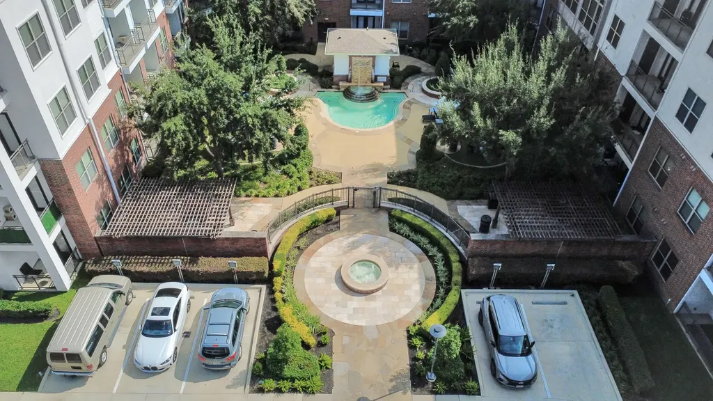 5455 Richmond Avenue 3028 Houston TX 77056