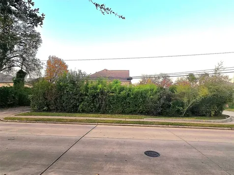 851 Jaquet Drive Bellaire TX 77401
