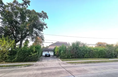 851 Jaquet Drive Bellaire TX 77401