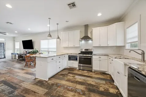 4424 Country Club Drive Dickinson TX 77539